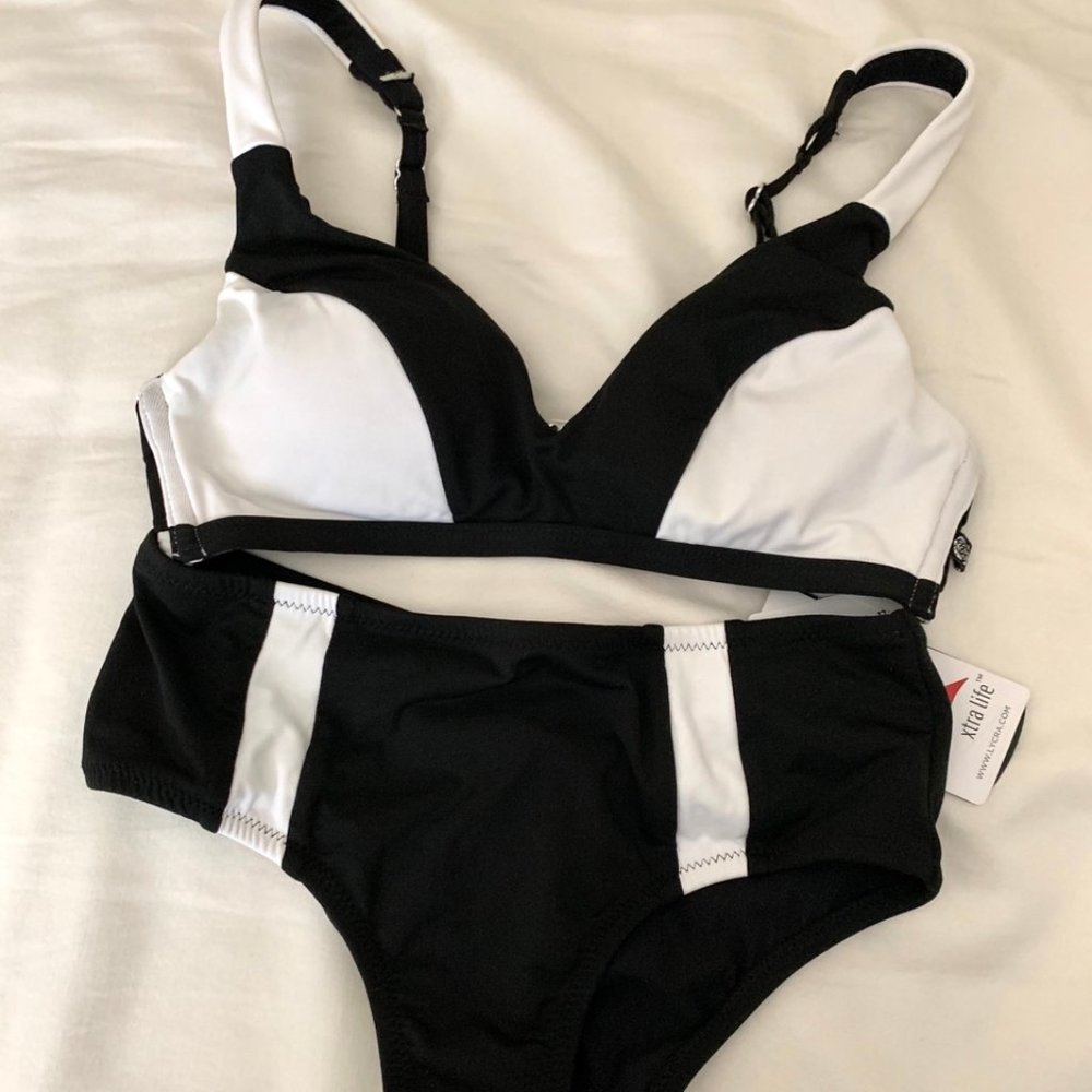 La Vie en Rose Black and White Bathing Suit 🦓